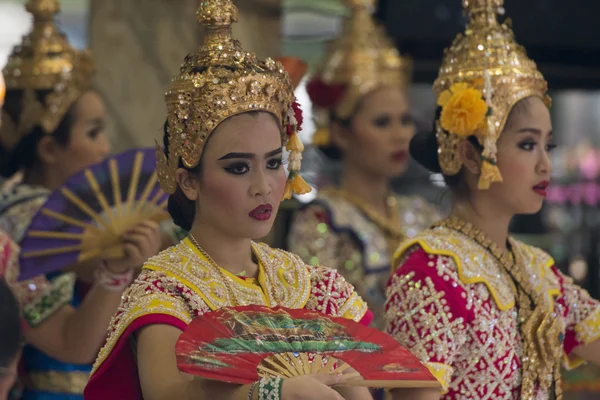 Asie Thajsko Bangkok Erawan svatyně tanec — Stock fotografie