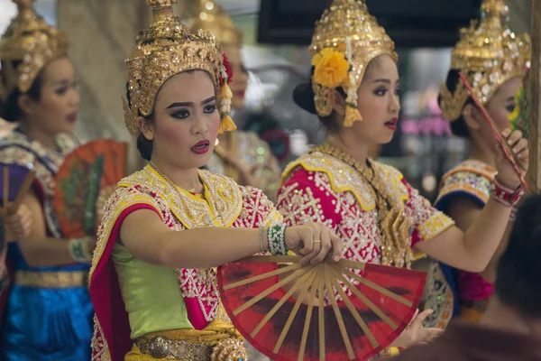Asien thailand bangkok erawan shrine tanz — Stockfoto