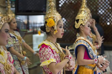 Asya Tayland Bangkok Erawan tapınak dans