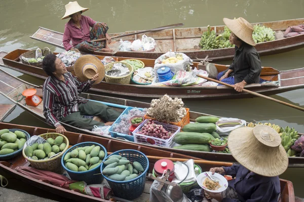 ASIA TAILANDIA SAMUT SONGKHRAM THA KHA MERCADO FLOTANTE —  Fotos de Stock