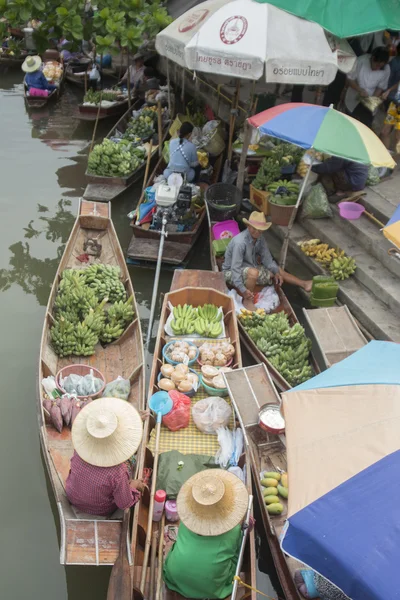 ASIA TAILANDIA SAMUT SONGKHRAM THA KHA MERCADO FLOTANTE — Foto de Stock