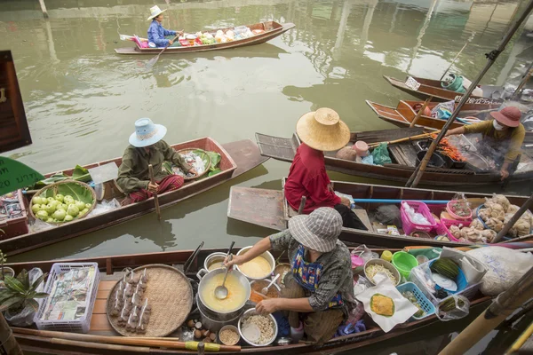 ASIA TAILANDIA SAMUT SONGKHRAM THA KHA MERCADO FLOTANTE — Foto de Stock