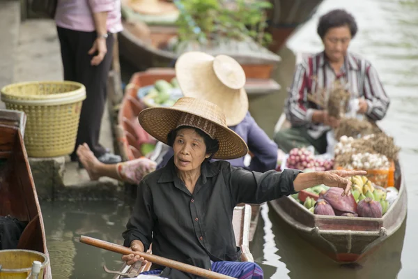 ASIA THAILANDIA SAMUT SONGKHRAM THA KHA FLOATING MERKET — Foto Stock