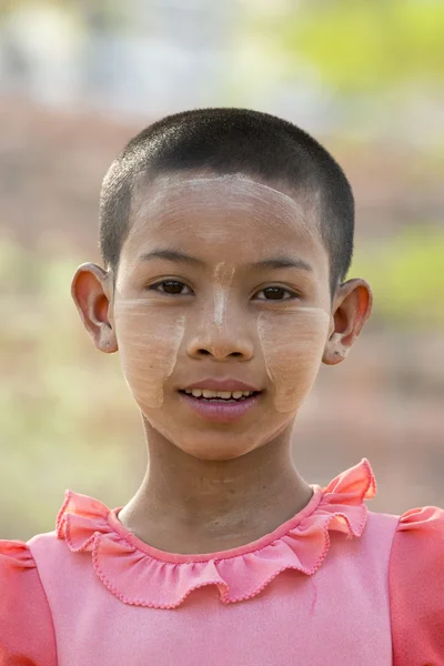Asien Myanmar Bagan människor möter Thamaka kosmetiska — Stockfoto