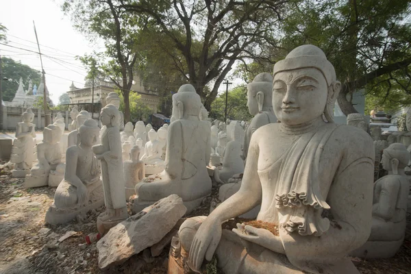 Asien Myanmar Mandalay marmor Buddha fabriken — Stockfoto