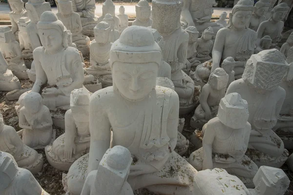 Asien Myanmar Mandalay marmor Buddha fabriken — Stockfoto