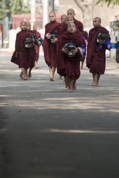 ASIA MANDALAY MYANMAR AMARAPURA MAHA GANAYON KYAUNG MONASTERY —  Fotos de Stock