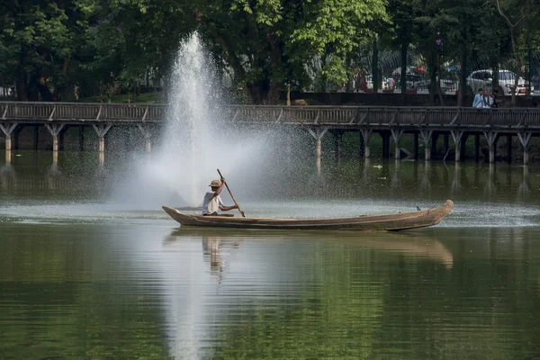 ÁSIA MIANMAR YANGON KANDAWGYI LAKE PARK — Fotografia de Stock