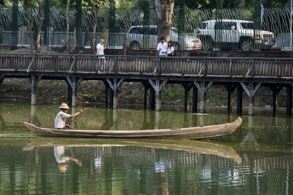 ASIA MYANMAR YANGON KANDAWGYI LAKE PARK — Stock Photo, Image