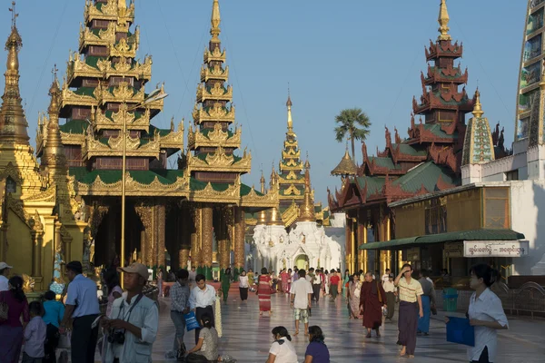 ASIA MYANMAR YANGON SHWEDAGON PAGODA — kuvapankkivalokuva