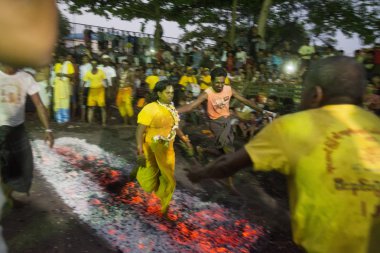 Asya Myanmar Yangon yangın yürüyüş Festivali