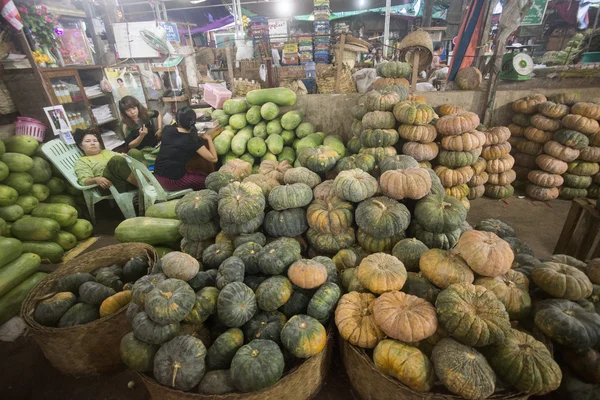 Mercato delle verdure e della frutta — Foto Stock