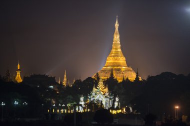 Ünlü Shwedagon Selami Pagoda