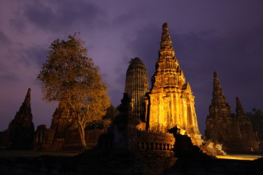 Geceleri antik Budist tapınağı