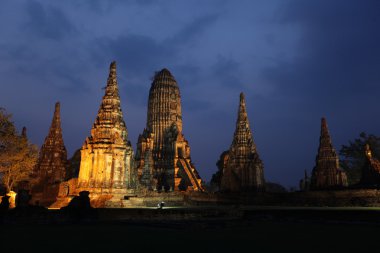 Geceleri antik Budist tapınağı