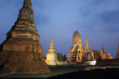 Geceleri antik Budist tapınağı