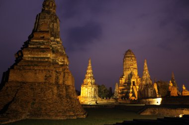 Geceleri antik Budist tapınağı