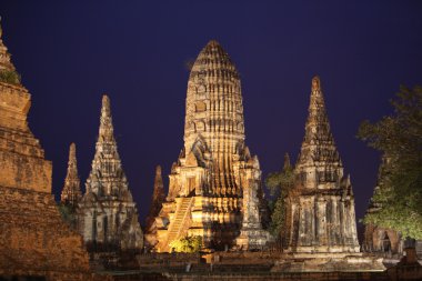 Geceleri antik Budist tapınağı