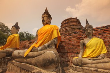 Buda taş heykellerin antik tapınak