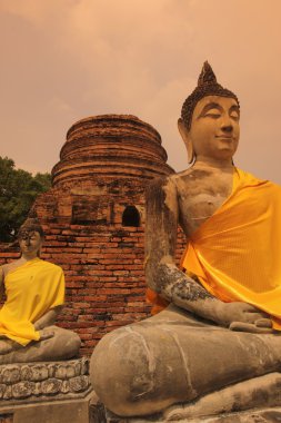 Buda taş heykellerin antik tapınak