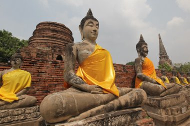 Buda taş heykellerin antik tapınak