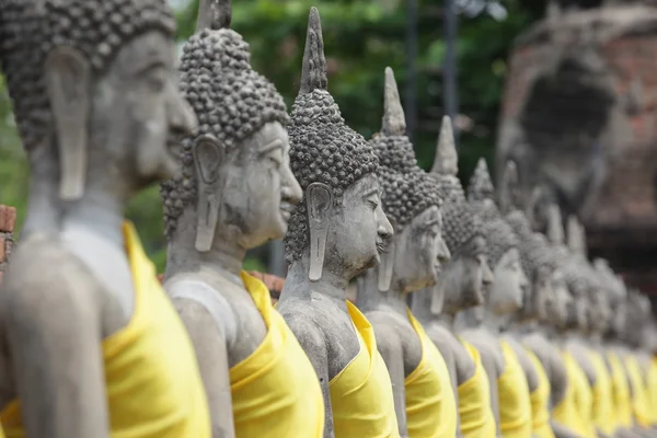 Statue di pietra di Buddha nel tempio antico — Foto Stock