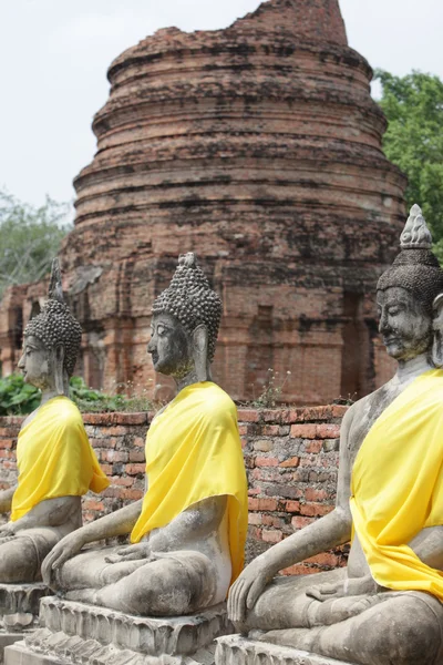 Buddha stone statues in ancient temple — Stock Photo, Image