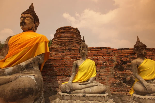 Buddha stenstatyer i ancient temple — Stockfoto