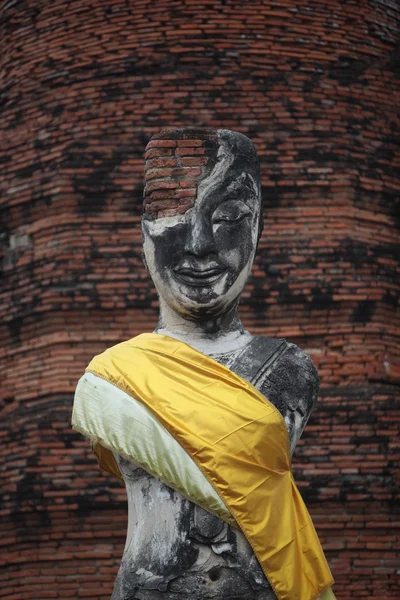 Kamenná socha Buddhy v starověkého chrámu — Stock fotografie