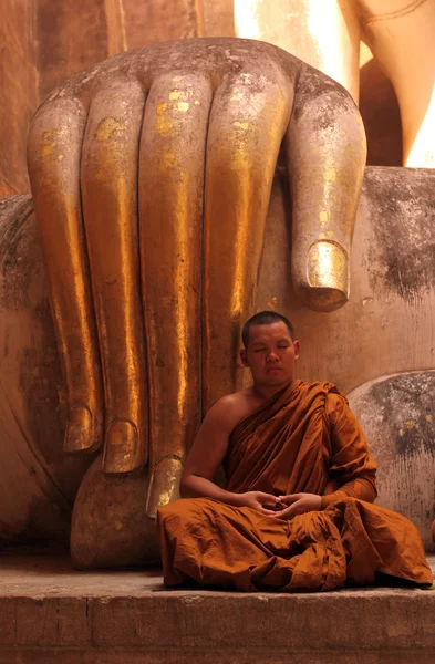 Monges em Wat Si Chum Temple — Fotografia de Stock