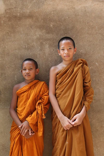 Giovani monaci a Wat Si Chum — Foto Stock