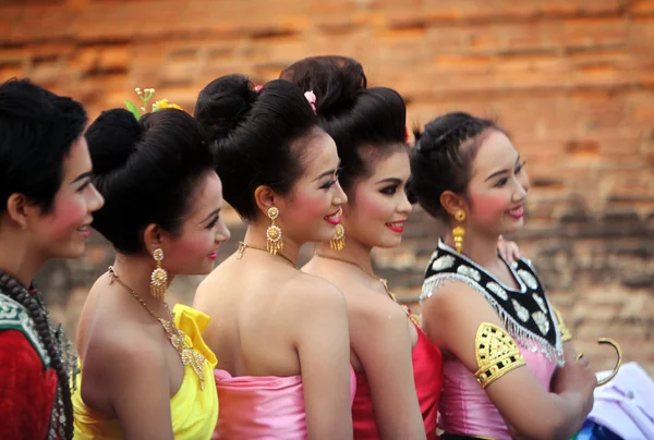 Traditional thai dancers — Stock Photo, Image