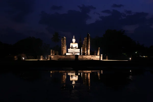Wat Mahathat Tapınağı'nda gece — Stok fotoğraf