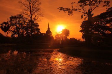 WAT Mahathat Tapınağı yansıma göl