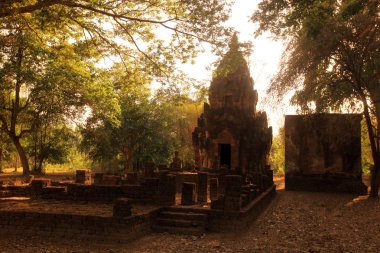 Wat Chang Lom, Buda heykelleri