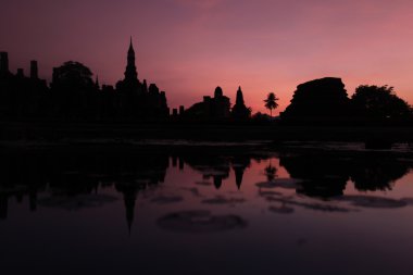 WAT Mahathat Tapınağı yansıma göl