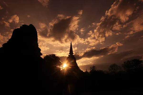 Wat Chang Lom o zachodzie słońca — Zdjęcie stockowe