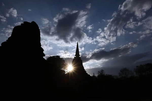 Wat Chang Lom i solnedgången — Stockfoto