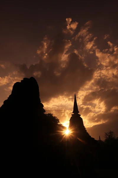 Wat Chang Lom at sunset — Stock Photo, Image