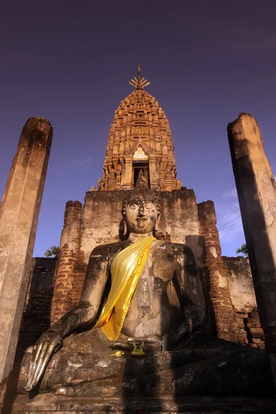 Estátua de Buda de pedra gigante — Fotografia de Stock