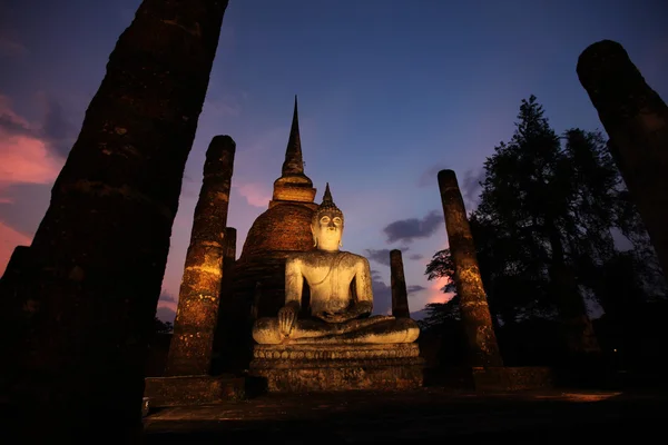Estatua de Buda en el templo de Wat Sasi — Foto de Stock