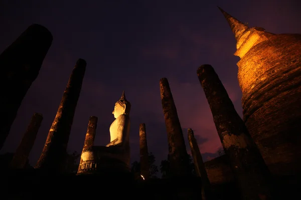 Estatua de Buda en el templo de Wat Sasi —  Fotos de Stock