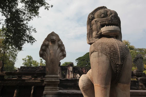 Stone statue in Phimai khmer Temple — Stock Photo, Image