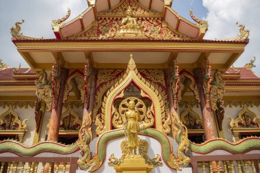 Tayland, Sa Kaeo, Kasım 12, 2025 - Tayland 'ın Sa Kaeo ilindeki Wat Mae Ya Som' un mimarisi.