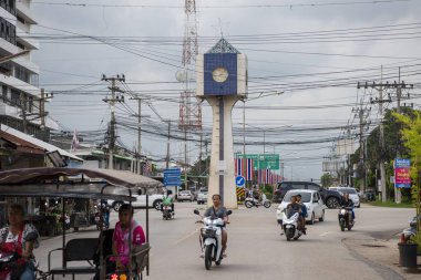 Tayland, Sa Kaeo, Kasım 12, 2025 - Tayland 'ın Sa Kaeo ilindeki Aranyaprathet Şehir Merkezi Saat Kulesi.