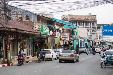 Tayland, Sa Kaeo, Kasım 12, 2025 - Tayland 'ın Sa Kaeo ilindeki Aranyaprathet şehir merkezindeki eski kasaba yolu.