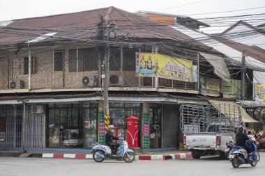 Tayland, Sa Kaeo, Kasım 12, 2025 - Tayland 'ın Sa Kaeo ilindeki Aranyaprathet şehir merkezindeki eski kasaba yolu.