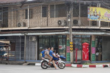 Tayland, Sa Kaeo, Kasım 12, 2025 - Tayland 'ın Sa Kaeo ilindeki Aranyaprathet şehir merkezindeki eski kasaba yolu.