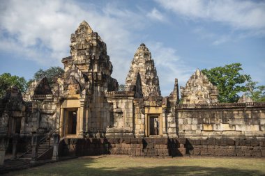 Tayland 'ın Sa Kaeo ilindeki Prasat Sdok Kok Thom Tapınağı kalıntıları. Tayland, Sa Kaeo, Kasım, 13, 2025