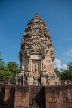 Tayland 'ın Sa Kaeo ilindeki Prasat Sdok Kok Thom Tapınağı kalıntıları. Tayland, Sa Kaeo, Kasım, 13, 2025